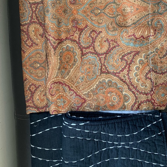 Exquisite Pillow Cover Sham Paisley Brown- Queen Size EUC - a pair - Picture 3 of 3